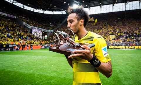 Ghi bàn ầm ầm, Aubameyang phá thêm kỉ lục tại Dortmund