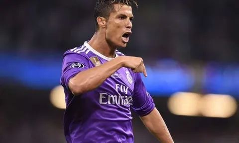 Ghi bàn như 'điện', Ronaldo vượt Messi giật giải 'Vua phá lưới' Champions League
