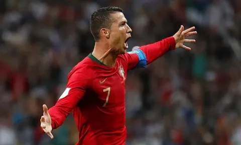 Ghi bàn từ chấm 11m, Ronaldo tỏ thái độ bí hiểm