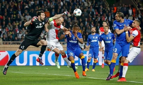 Gianluigi Buffon chơi cực hay trước Monaco
