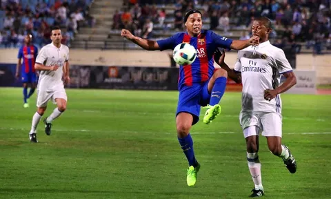 Giao hữu: Huyền thoại Barcelona 3-2 Huyền thoại Real Madrid