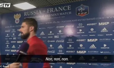 Giroud tức điên khi phóng viên bỏ mình chạy theo Mbappe