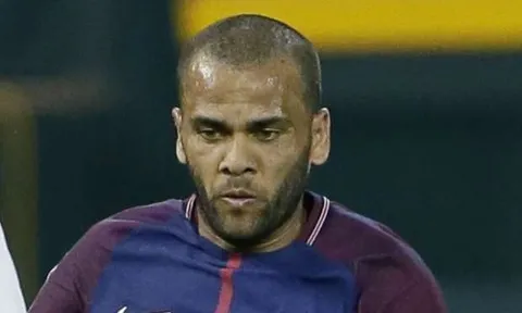 Giúp PSG lên ngôi vô địch, Dani Alves ngỡ như mơ