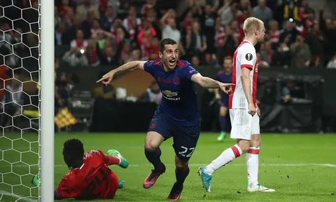 Góc chiến thuật: Mourinho 'cáo già', Man Utd 'bóp nghẹt' Ajax