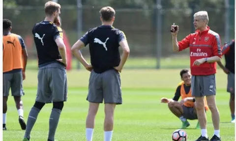 Góc chiến thuật: Sự 'phân vân' của Wenger