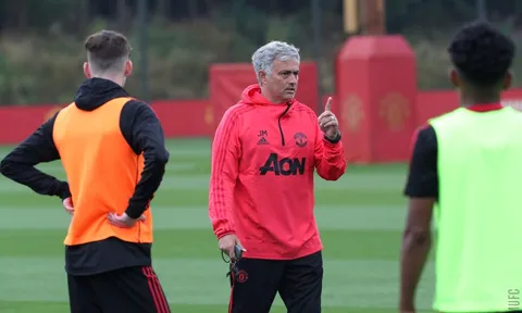 Góc Man Utd: Liệu Mourinho có giải được “lời nguyền mùa thứ 3”?