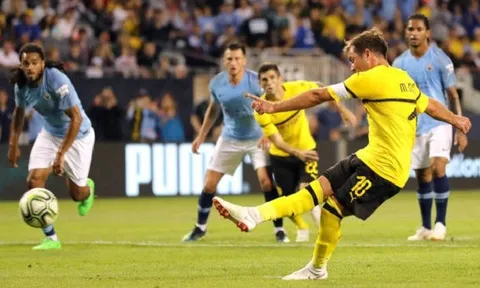 Gotze nổ súng, làm lu mờ trận ra mắt của Mahrez