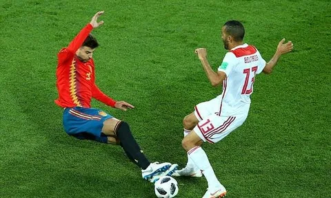 'Gerard Pique xứng đáng bị đuổi khỏi sân'