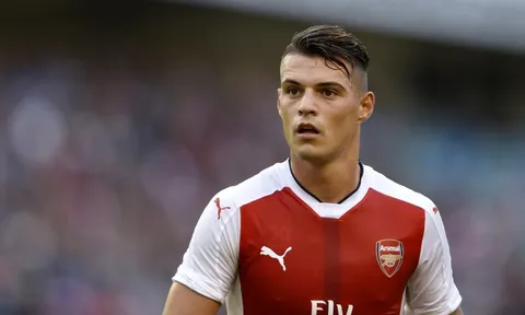 Granit Xhaka chơi cực hay trận gặp Chelsea