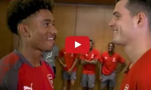 Granit Xhaka so tài với Reiss Nelson ở môn bóng bàn