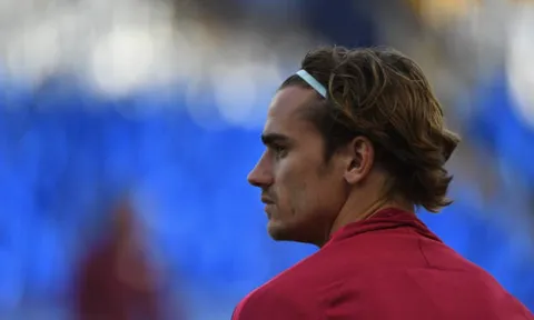 Griezmann cười không nổi khi đặt chân tới King Power