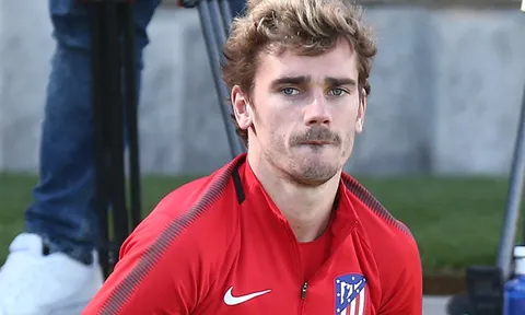 Griezmann phờ phạc khi trở về Madrid