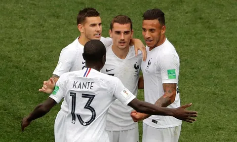 Không ăn mừng bàn thắng may mắn, Griezmann được CĐV Uruguay khen ngợi
