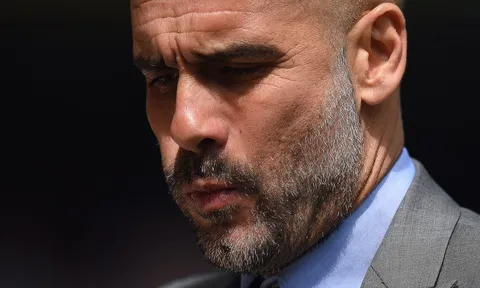 Guardiola: Gary Neville thì biết gì?