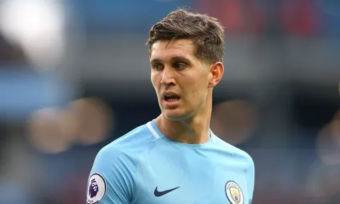 Guardiola quyết biến John Stones thành một tiền vệ