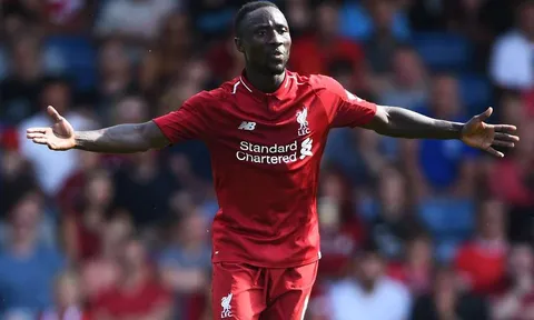 Hài hước: 'Bom tấn' Naby Keita tưởng nhầm đồng đội là đối thủ