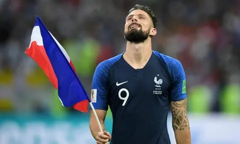 HÀI HƯỚC: Giroud thực hiện lời hứa cạo đầu sau World Cup