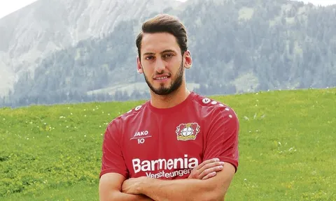 Hakan Calhanoglu: Mục tiêu theo đuổi của Chelsea