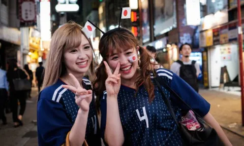 Hàng loạt mỹ nhân 'làm loạn' Tokyo sau chiến tích của Nhật