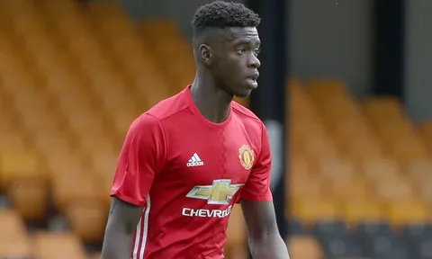 Hàng thủ tan hoang, Mourinho cho gọi Tuanzebe