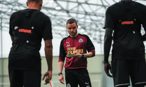 Háo hức trở lại Premier League, Newcastle tập mà chẳng cần Benitez