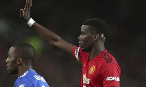 Hậu chiến thắng Leicester, Pogba rời xa Old Trafford cùng 2 'vệ sĩ' đặc biệt
