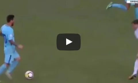 Hậu vệ Man Utd như mơ ngủ để Neymar ghi bàn