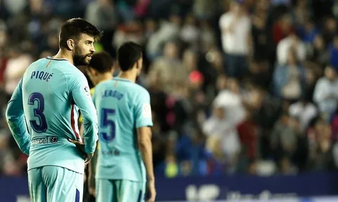 Hậu vệ 'ngáo ngơ', Ter Stegen 5 lần vào lưới nhặt bóng