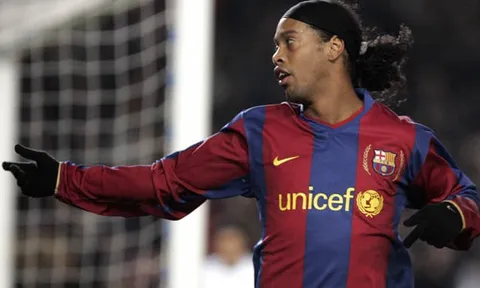 Hé lộ: Vì sao Man Utd mua hụt Ronaldinho?