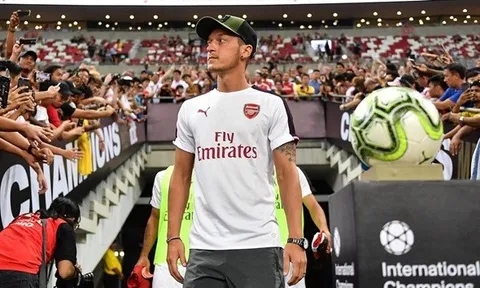 Mesut Ozil cảm ơn người hâm mộ Arsenal sau scandal phân biệt chủng tộc