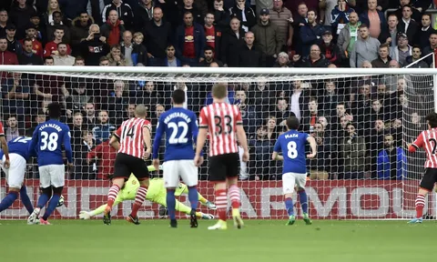 Henrikh Mkhitaryan thể hiện ra sao vs Southampton?