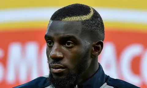 Hết chọc tức Chelsea, Man Utd TỪ BỎ thương vụ Bakayoko
