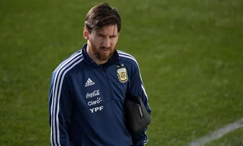 Messi cam kết ở lại sau World Cup, người Argentina mừng to