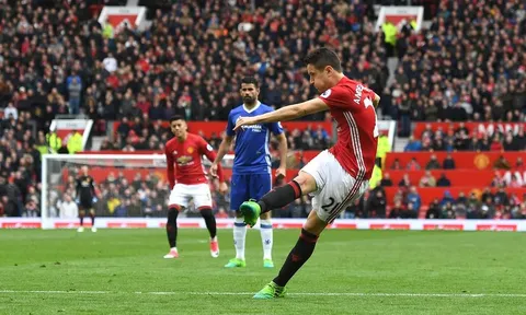 Hiệu suất kinh ngạc của người hùng giúp Man United hạ Chelsea
