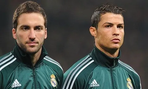 Higuain đấu Ronaldo và Serie A trở lại thời xưa cũ