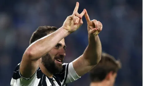 Higuain lập cú đúp, Juventus 'bắn tín hiệu' cho Barcelona