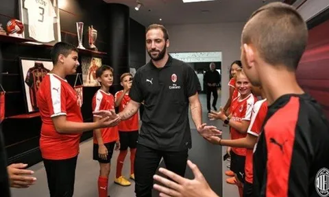 Higuain sẽ mở "cánh cửa" Champions League cho AC Milan?