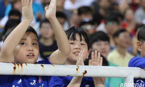 Khoảng trời riêng của những cậu bé Hàn Quốc trên sân Mỹ Đình