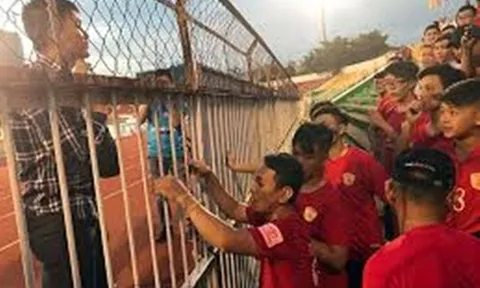 Điểm tin bóng đá Việt Nam sáng 21/6: Đội nhà thi đấu bạc nhược, Công Vinh muối mặt xin lỗi khán giả