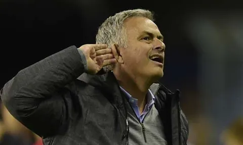 HLV Ajax: "Mourinho nên bớt than thở"