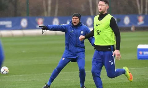 HLV Conte 'cháy' hết mình, quyết giúp Chelsea quật ngã Tottenham