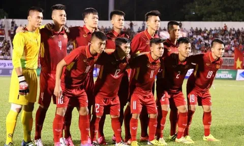 HLV Hoàng Anh Tuấn và học trò U20 được châu Âu để mắt