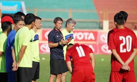 HLV Lê Thụy Hải đưa U20 Việt Nam xuống mặt đất