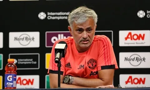 HLV Mourinho thừa nhận Man Utd đang gặp rắc rối trước mùa giải mới