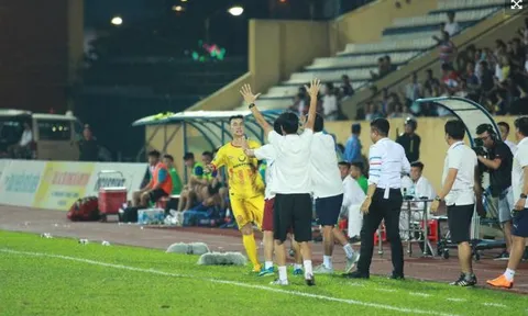 HLV Nguyễn Văn Sỹ tự tin giúp Nam Định trụ hạng tại V-League 2018