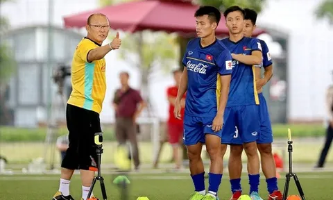 HLV Park Hang Seo khiến đối thủ rối loạn khi do thám Olympic Việt Nam