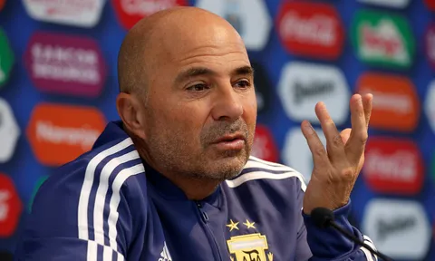 HLV Sampaoli buông lời “dọa nạt” ĐT Pháp