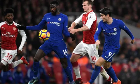 HLV Sarri tống khứ "hợp đồng tệ hại" của Conte