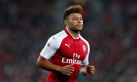 HLV Wenger CHỐT tương lai Alex Oxlade-Chamberlain