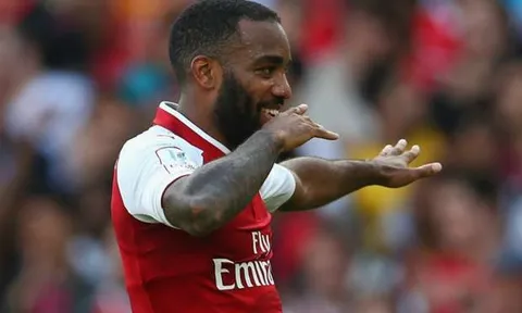 HLV Wenger LÊN TIẾNG về chấn thương của Lacazette